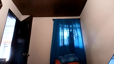 liam_smith00 online show from December 12, 8:21 pm