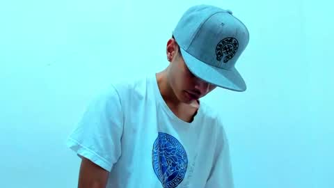 liam_smith00 online show from December 3, 1:06 am