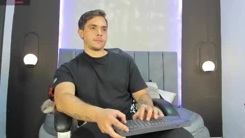 Liam online show from October 20, 9:08 pm