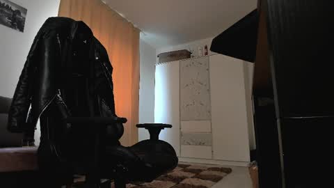 Liam online show from April 4, 8:00 am