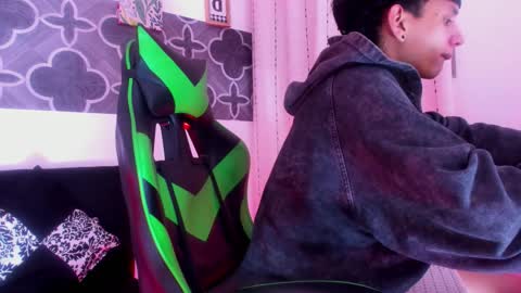 liamblaze online show from December 3, 5:46 am