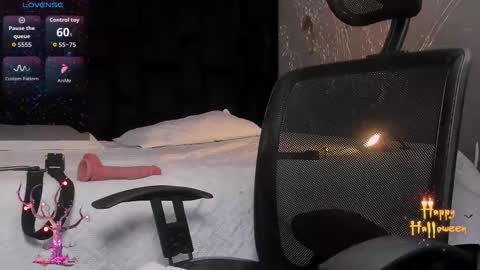 Snapshot of liamdeep_ chatting on October 17, 12:36 am LiamDeep online show from October 17, 12:36 am