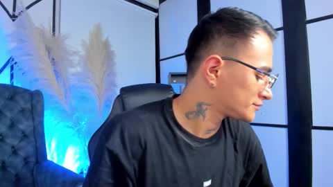 LiamDeep online show from March 2, 5:19 am