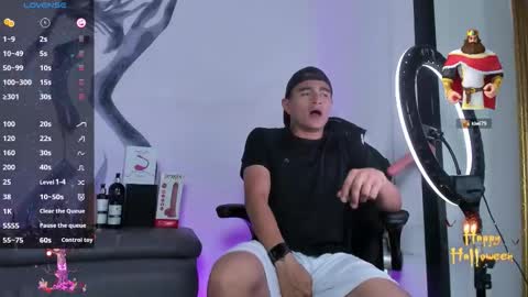 Snapshot of liamdeep_ chatting on October 15, 12:18 am LiamDeep online show from October 15, 12:18 am