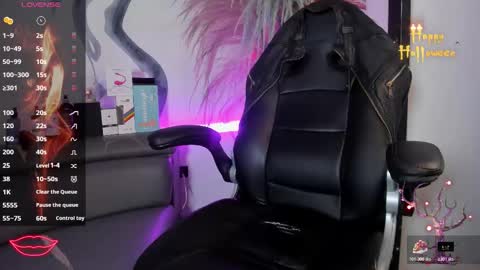 Snapshot of liamdeep_ chatting on October 31, 12:45 am LiamDeep online show from October 31, 12:45 am