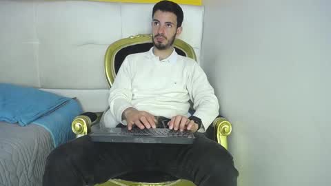 Snapshot of liamluxe chatting on September 10, 2:59 pm LiamLuxe online show from September 10, 2:59 pm