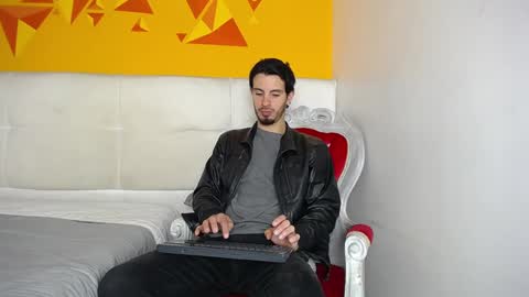 Snapshot of liamluxe chatting on February 8, 12:17 pm LiamLuxe online show from February 8, 12:17 pm
