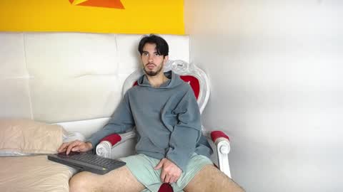 Snapshot of liamluxe chatting on December 21, 12:38 pm LiamLuxe online show from December 21, 12:38 pm