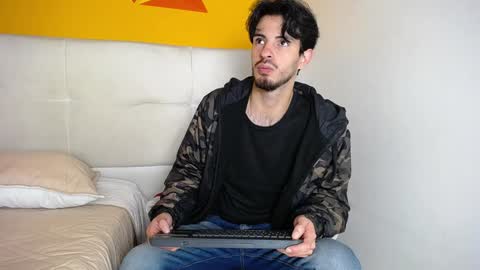 Snapshot of liamluxe chatting on December 18, 12:18 pm LiamLuxe online show from December 18, 12:18 pm