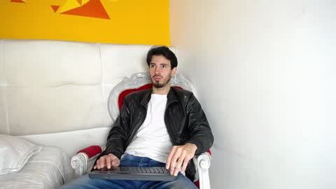 Snapshot of liamluxe chatting on December 7, 12:13 pm LiamLuxe online show from December 7, 12:13 pm