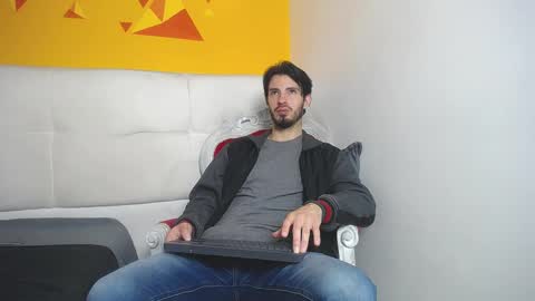 Snapshot of liamluxe chatting on February 22, 12:51 pm LiamLuxe online show from February 22, 12:51 pm
