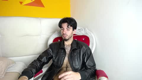 Snapshot of liamluxe chatting on December 19, 1:07 pm LiamLuxe online show from December 19, 1:07 pm