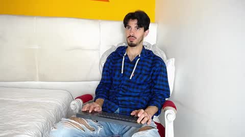 Snapshot of liamluxe chatting on December 3, 12:16 pm LiamLuxe online show from December 3, 12:16 pm