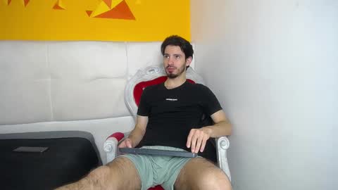 Snapshot of liamluxe chatting on February 15, 12:33 pm LiamLuxe online show from February 15, 12:33 pm