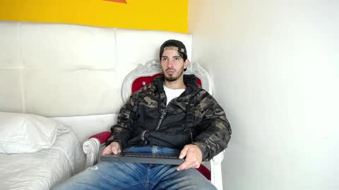 Snapshot of liamluxe chatting on December 5, 12:00 pm LiamLuxe online show from December 5, 12:00 pm