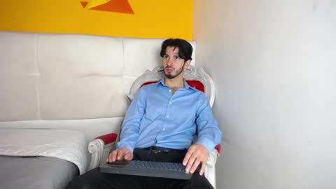Snapshot of liamluxe chatting on January 8, 12:37 pm LiamLuxe online show from January 8, 12:37 pm