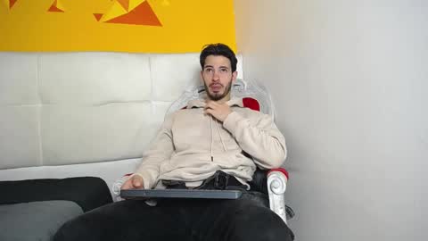 Snapshot of liamluxe chatting on March 7, 1:07 pm LiamLuxe online show from March 7, 1:07 pm