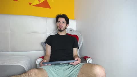 Snapshot of liamluxe chatting on February 1, 12:37 pm LiamLuxe online show from February 1, 12:37 pm