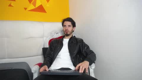 Snapshot of liamluxe chatting on February 14, 12:47 pm LiamLuxe online show from February 14, 12:47 pm