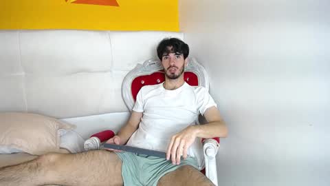 Snapshot of liamluxe chatting on December 14, 12:23 pm LiamLuxe online show from December 14, 12:23 pm