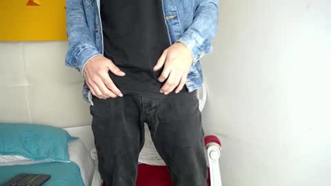 Snapshot of liamluxe chatting on December 13, 12:17 pm LiamLuxe online show from December 13, 12:17 pm