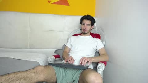 Snapshot of liamluxe chatting on February 6, 12:48 pm LiamLuxe online show from February 6, 12:48 pm