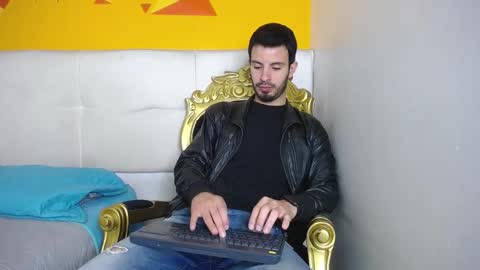 Snapshot of liamluxe chatting on October 1, 1:04 pm LiamLuxe online show from October 1, 1:04 pm