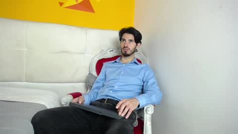 Snapshot of liamluxe chatting on February 5, 11:55 am LiamLuxe online show from February 5, 11:55 am