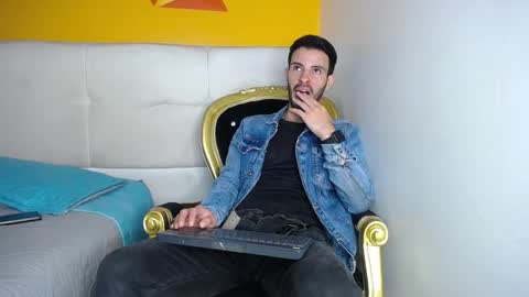 Snapshot of liamluxe chatting on September 9, 2:49 pm LiamLuxe online show from September 9, 2:49 pm