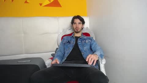 Snapshot of liamluxe chatting on February 24, 12:26 pm LiamLuxe online show from February 24, 12:26 pm