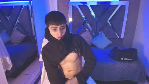 Snapshot of lian_foox chatting on October 15, 5:15 am lian online show from October 15, 5:15 am