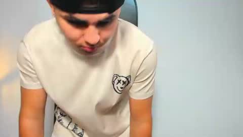 lianfox_ online show from June 30, 1:23 pm