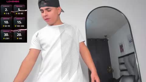 lianfox_ online show from June 23, 12:42 pm
