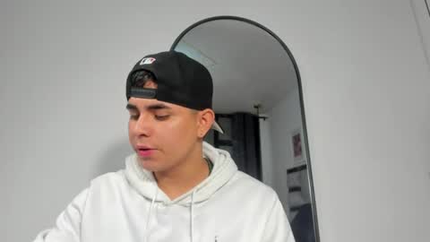 lianfox_ online show from June 14, 2:08 pm