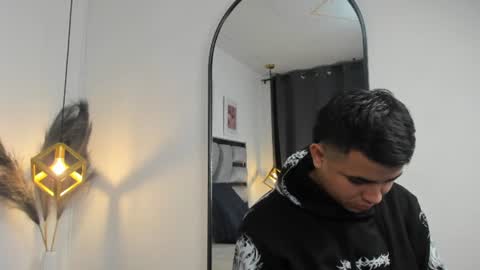 lianfox_ online show from June 25, 12:10 pm