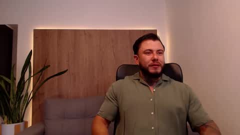 lianjones9 online show from October 22, 5:05 pm