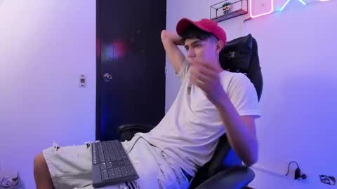 Jhonatan online show from April 28, 7:18 pm