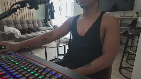 Lightskinbeachboy online show from February 3, 7:08 pm