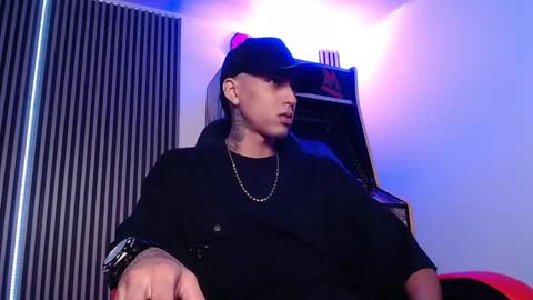 Snapshot of liiaam_lee_ chatting on March 7, 1:29 pm Daniel online show from March 7, 1:29 pm