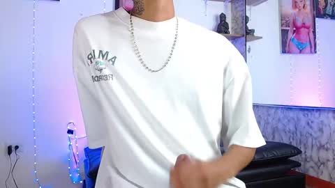 Snapshot of liiaam_lee_ chatting on October 10, 2:11 pm Daniel online show from October 10, 2:11 pm