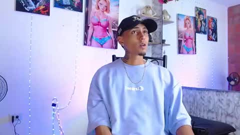 Snapshot of liiaam_lee_ chatting on October 13, 2:45 pm Daniel online show from October 13, 2:45 pm