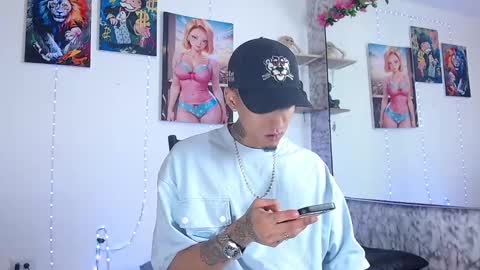 Snapshot of liiaam_lee_ chatting on September 13, 3:24 pm Daniel online show from September 13, 3:24 pm