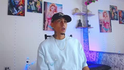 Snapshot of liiaam_lee_ chatting on September 30, 3:48 pm Daniel online show from September 30, 3:48 pm