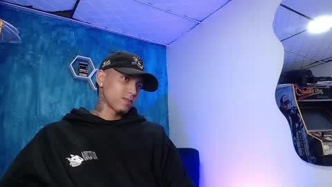 Snapshot of liiaam_lee_ chatting on January 25, 12:58 pm Daniel online show from January 25, 12:58 pm