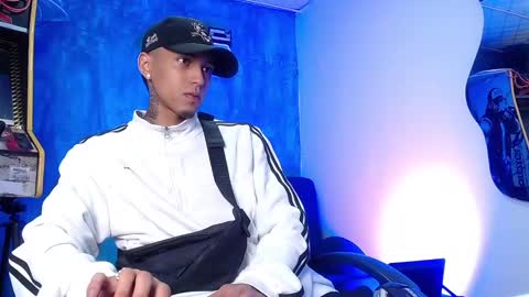 Snapshot of liiaam_lee_ chatting on January 2, 12:46 pm Daniel online show from January 2, 12:46 pm