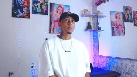 Snapshot of liiaam_lee_ chatting on September 28, 12:58 pm Daniel online show from September 28, 12:58 pm