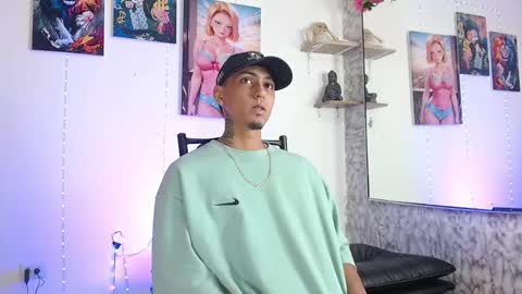 Snapshot of liiaam_lee_ chatting on October 2, 1:37 pm Daniel online show from October 2, 1:37 pm