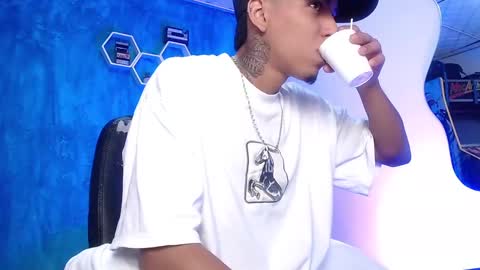 Snapshot of liiaam_lee_ chatting on February 11, 1:30 pm Daniel online show from February 11, 1:30 pm