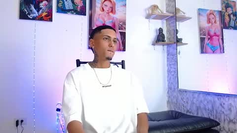 Snapshot of liiaam_lee_ chatting on October 9, 2:00 pm Daniel online show from October 9, 2:00 pm