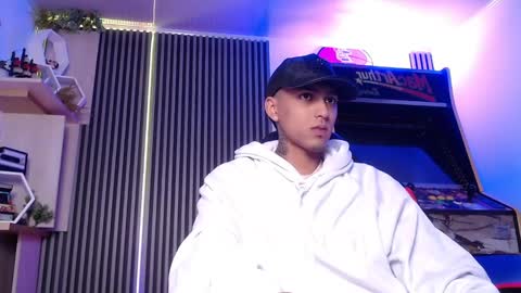 Snapshot of liiaam_lee_ chatting on March 8, 1:12 pm Daniel online show from March 8, 1:12 pm